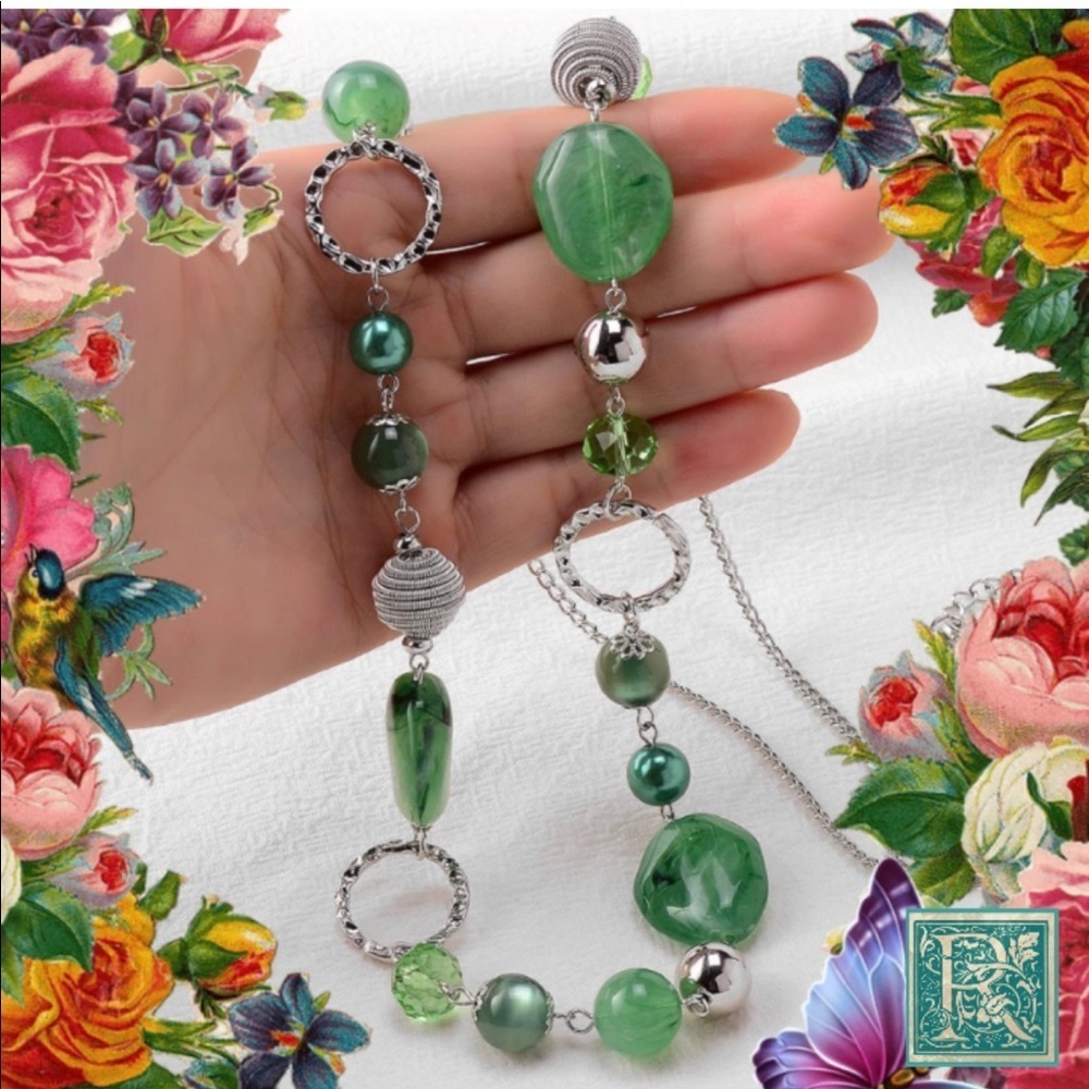 NWOT Green & Silver long Beaded Necklace